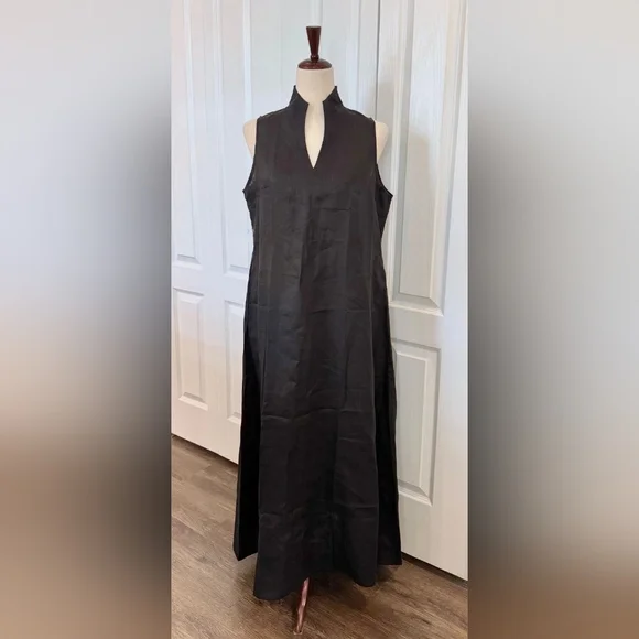 Elegant Black Sleeveless Dress - Picture 2 of 4